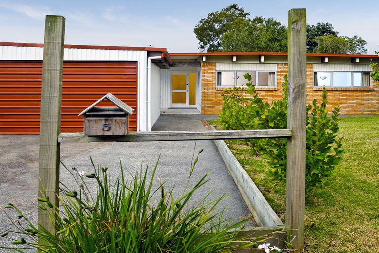 Photo of property in 5 Kotinga Avenue, Glen Eden, Auckland, 0602