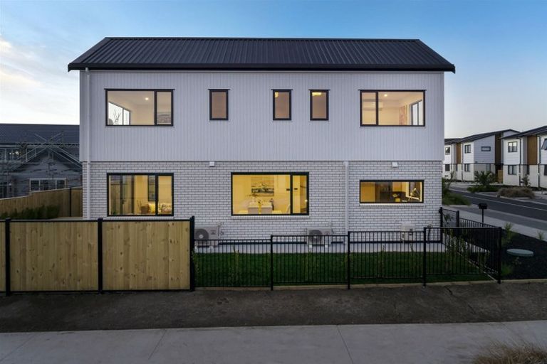 Photo of property in 17 Ocean Breeze Avenue, Hobsonville, Auckland, 0616