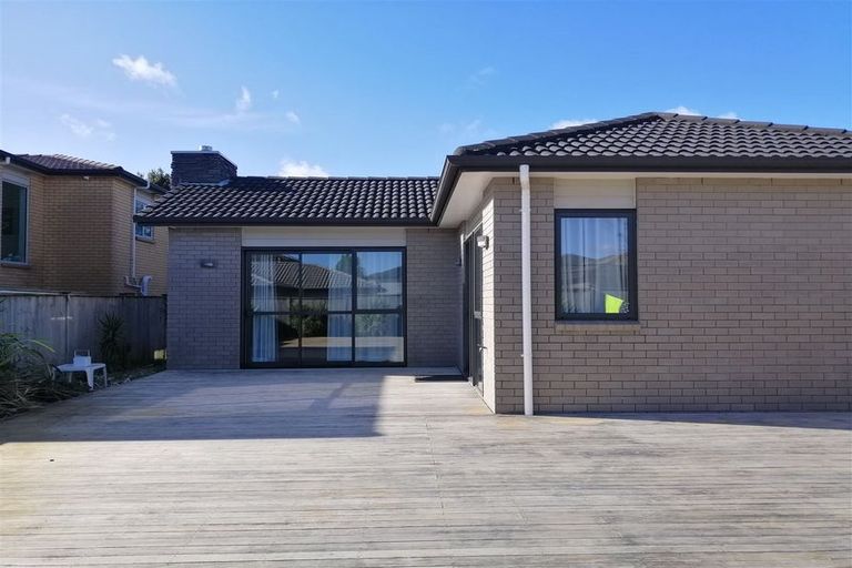 Photo of property in 15 Sunglade Grove, Flat Bush, Auckland, 2019