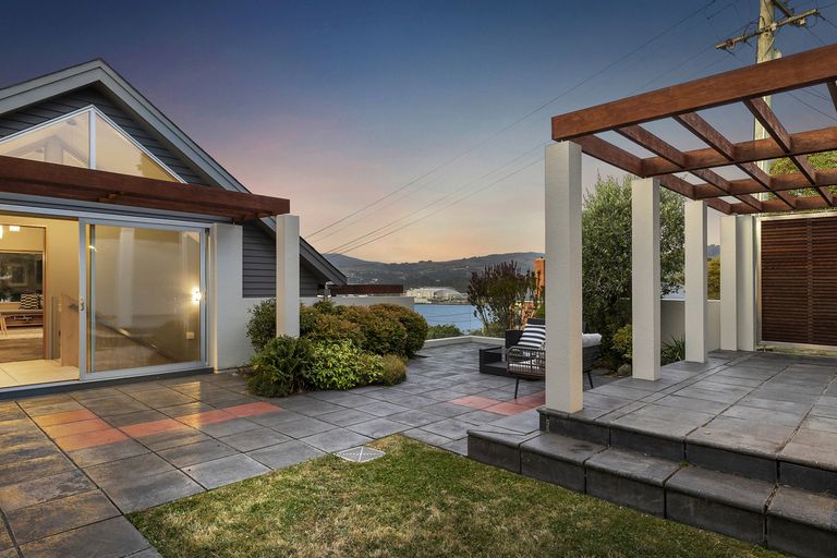 Photo of property in 17 Cornwall Street, Vauxhall, Dunedin, 9013