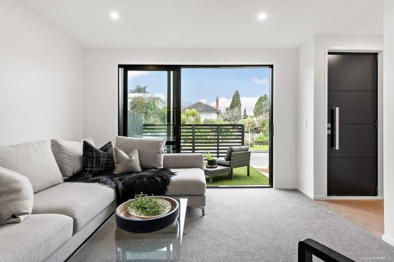 Photo of property in 35 Lewis Road, Pakuranga, Auckland, 2010