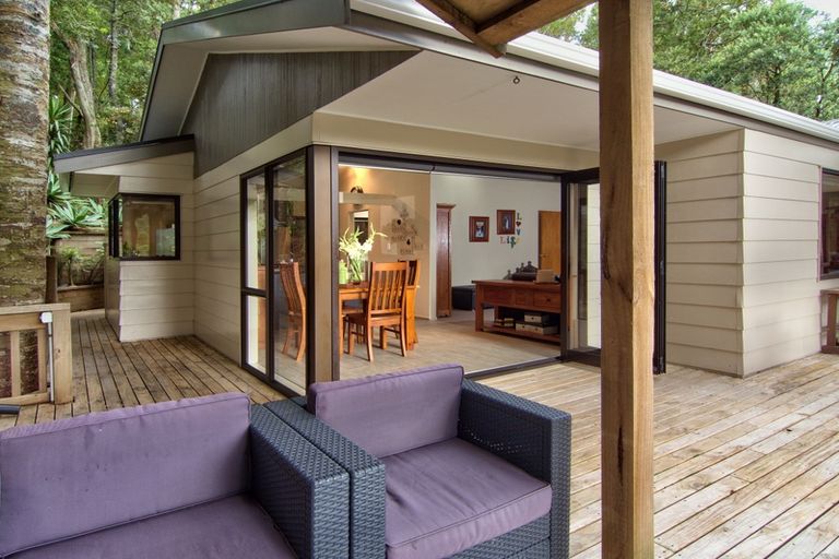 Photo of property in 11 Minnehaha Avenue, Titirangi, Auckland, 0604