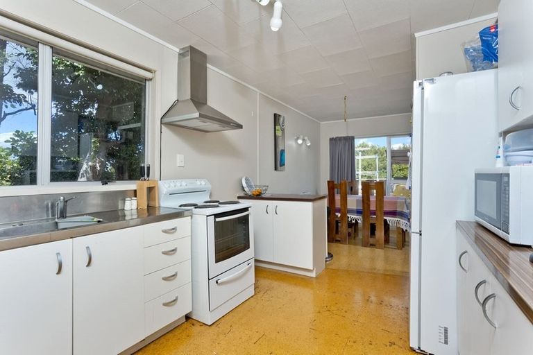 Photo of property in 1/244 East Coast Road, Forrest Hill, Auckland, 0620