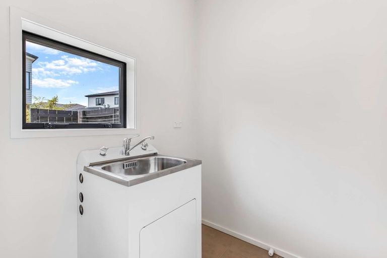 Photo of property in 2 Fermi Lane, Papakura, 2110