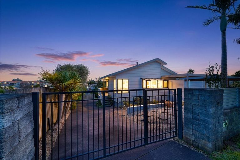 Photo of property in 12 Bay Vista Drive, Red Beach, 0932