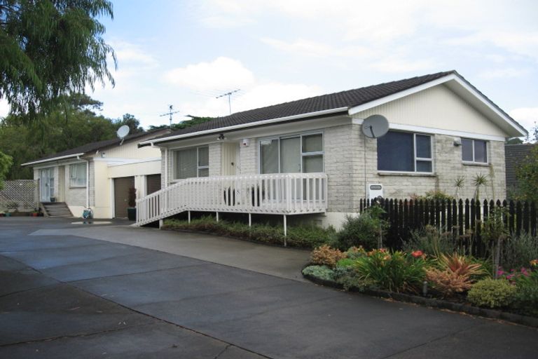 Photo of property in 2/19 Benygloe Place, Highland Park, Auckland, 2010