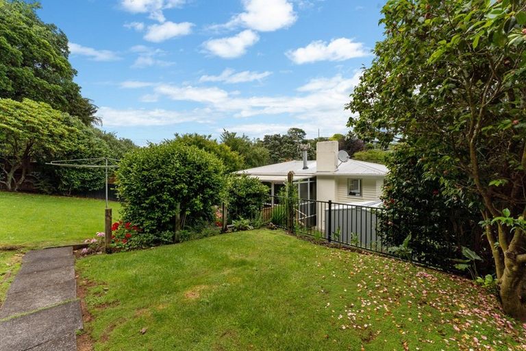 Photo of property in 21 Ambury Place, Merrilands, New Plymouth, 4312