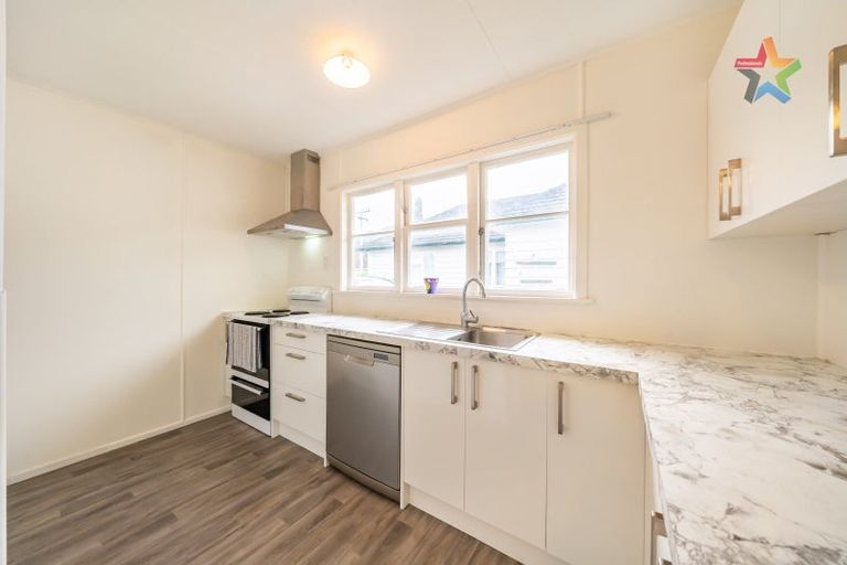 Photo of property in 43 Russell Road, Wainuiomata, Lower Hutt, 5014