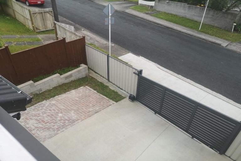 Photo of property in 3a Crystal Avenue, Glendene, Auckland, 0602