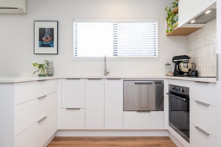 Photo of property in 1 Lowther Place, Taradale, Napier, 4112