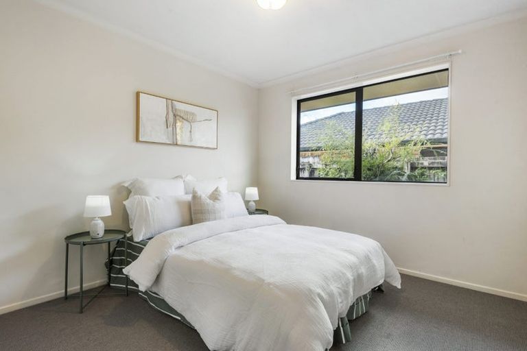 Photo of property in 29 Hugh Green Drive, Pinehill, Auckland, 0632