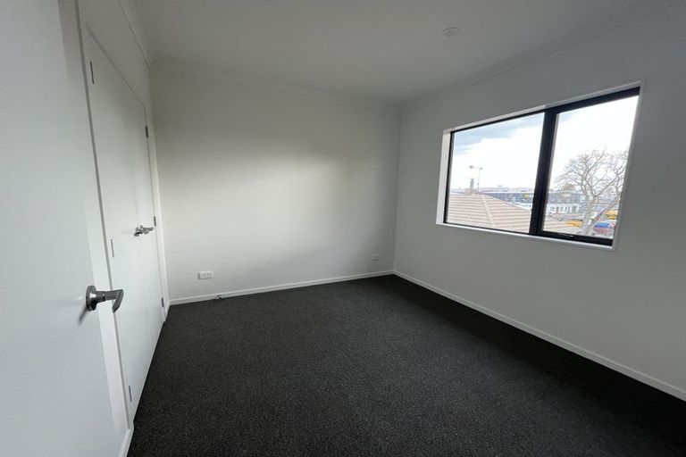 Photo of property in 3/4 Toru Street, Te Atatu Peninsula, Auckland, 0610