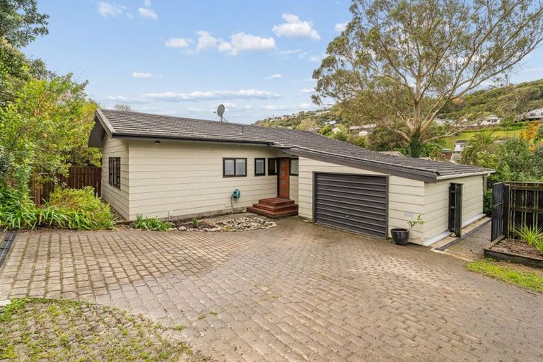 Photo of property in 26 Woolwich Close, Whitby, Porirua, 5024