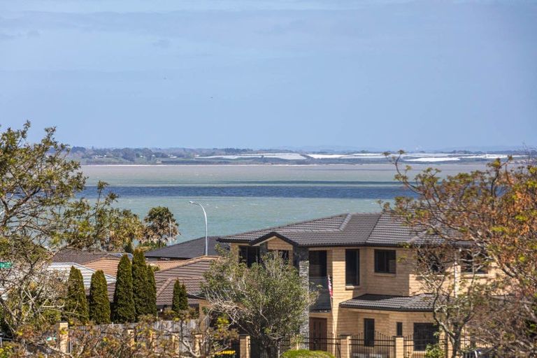 Photo of property in 1a Bellville Drive, Clendon Park, Auckland, 2103