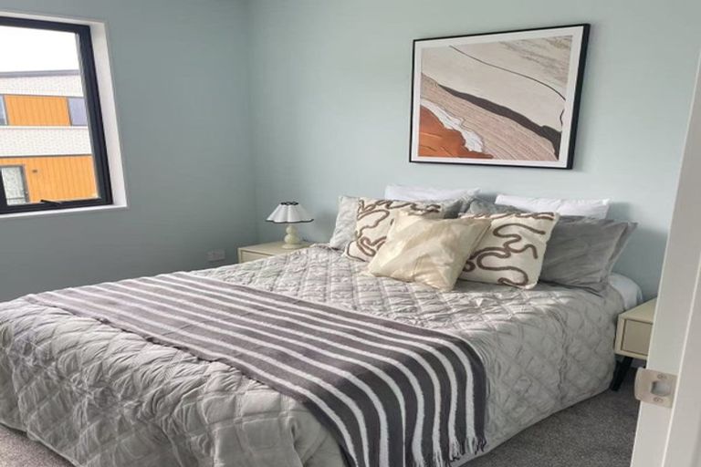 Photo of property in 8 Taipahitini Road, Rosehill, 2113