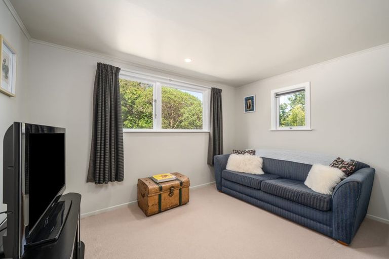 Photo of property in 11 Pauline Way, Paparangi, Wellington, 6037