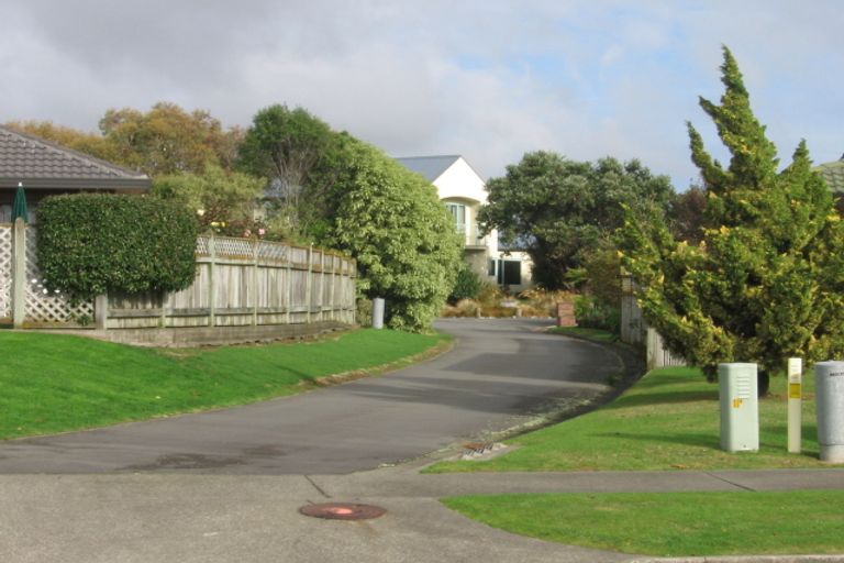 Photo of property in 16 Cranbrook Grove, Waikanae, 5036