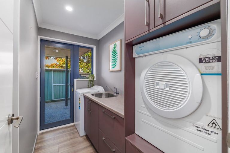 Photo of property in 24 Foresters Crescent, Parklands, Christchurch, 8083