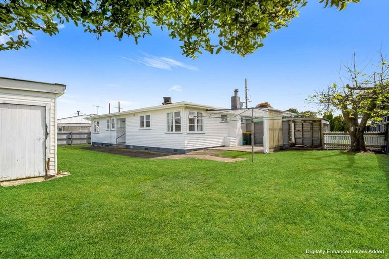 Photo of property in 15 Mako Mako Road, Levin, 5510