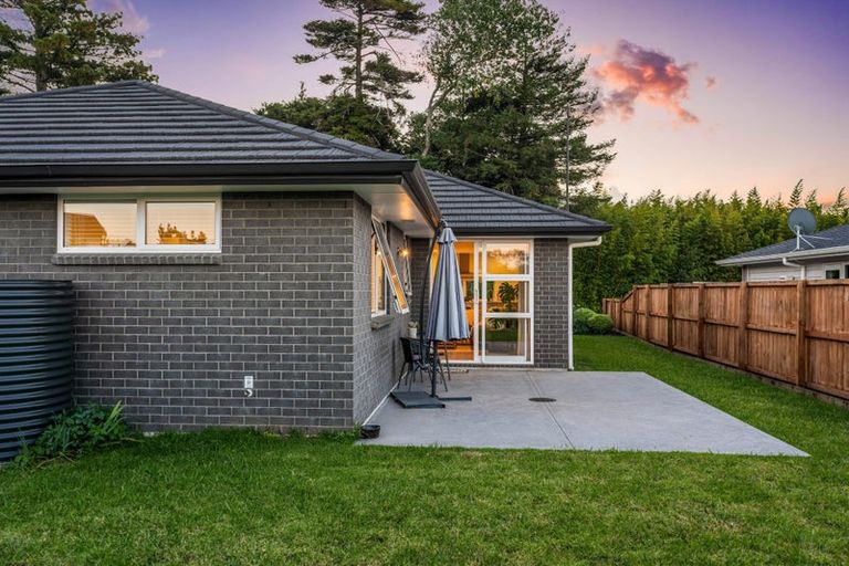 Photo of property in 103 Station Road, Kumeu, 0891