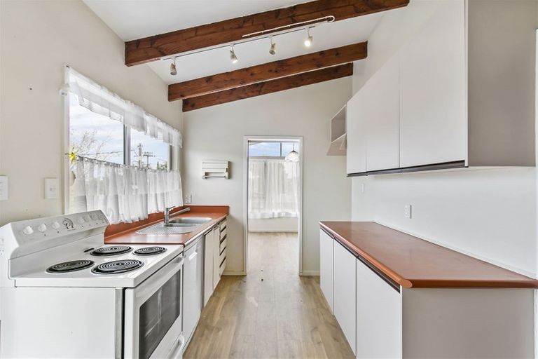 Photo of property in 53 Sunnynook Road, Forrest Hill, Auckland, 0620