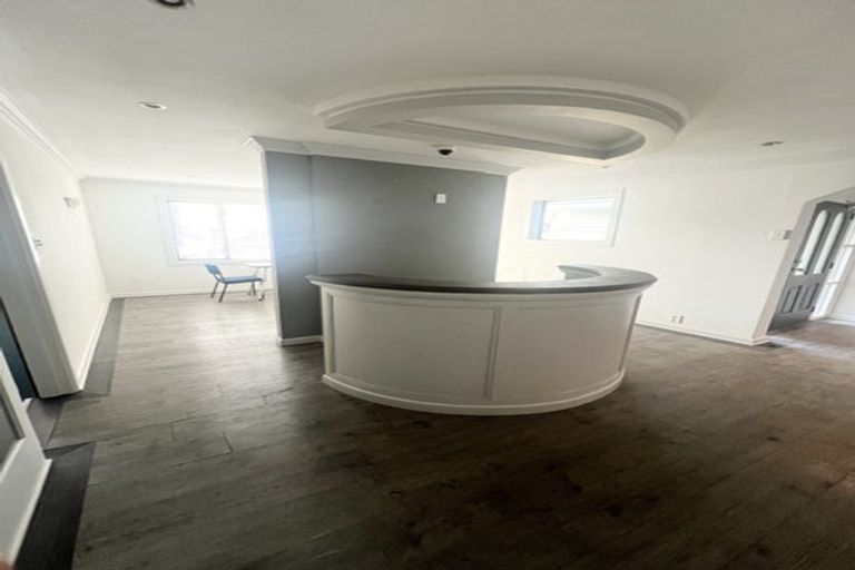 Photo of property in 307 Riccarton Road, Upper Riccarton, Christchurch, 8041