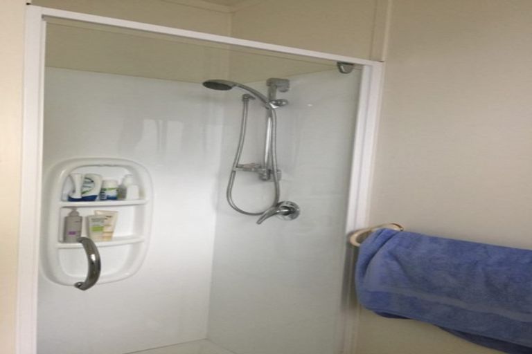 Photo of property in 293 Boord Crescent, Kumeu, 0891