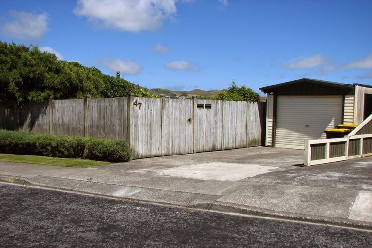 Photo of property in 47 Fitzpatrick Street, Newlands, Wellington, 6037