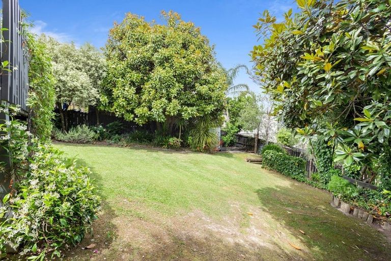 Photo of property in 72 Verbena Road, Birkdale, Auckland, 0626