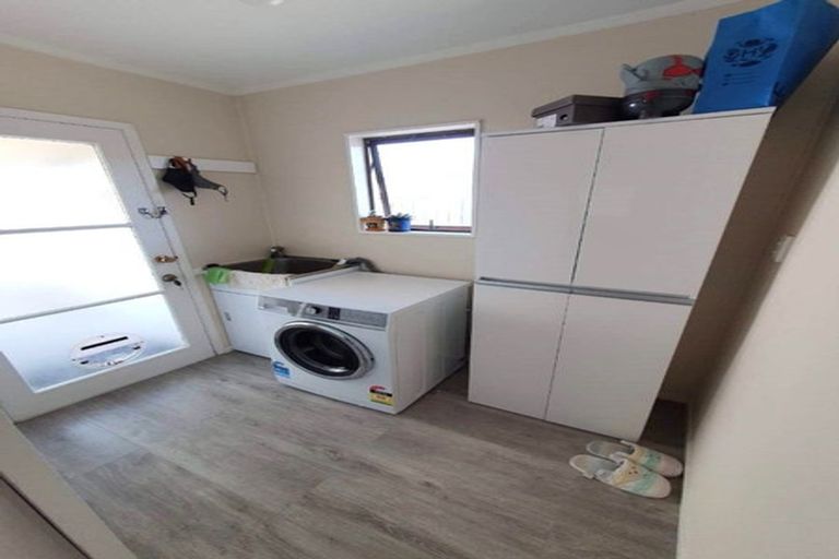 Photo of property in 2/42 Prince Regent Drive, Half Moon Bay, Auckland, 2012