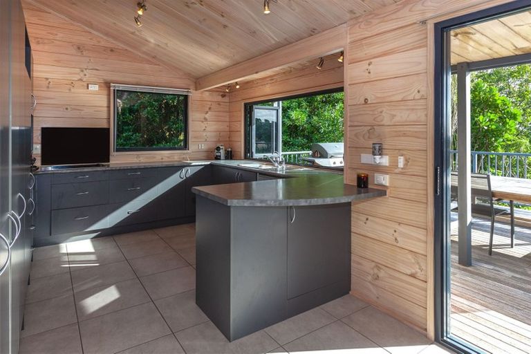 Photo of property in 17 Emmerdale Drive, Hahei, Whitianga, 3591