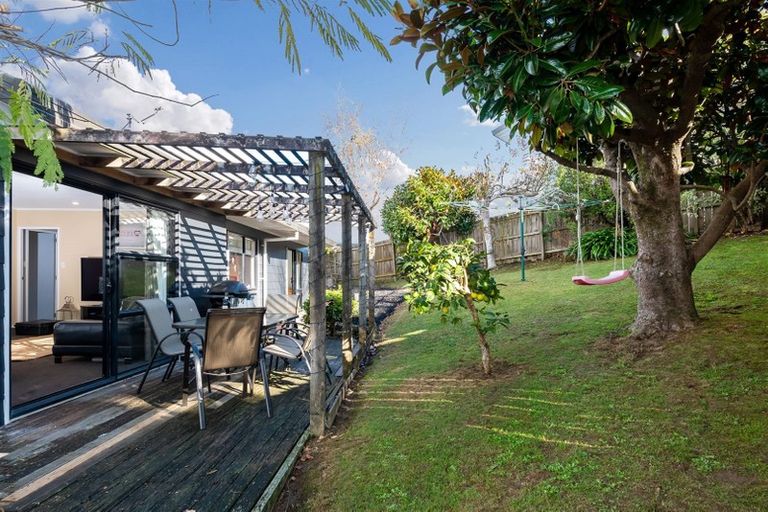 Photo of property in 1/48 Sandgate Avenue, Botany Downs, Auckland, 2010