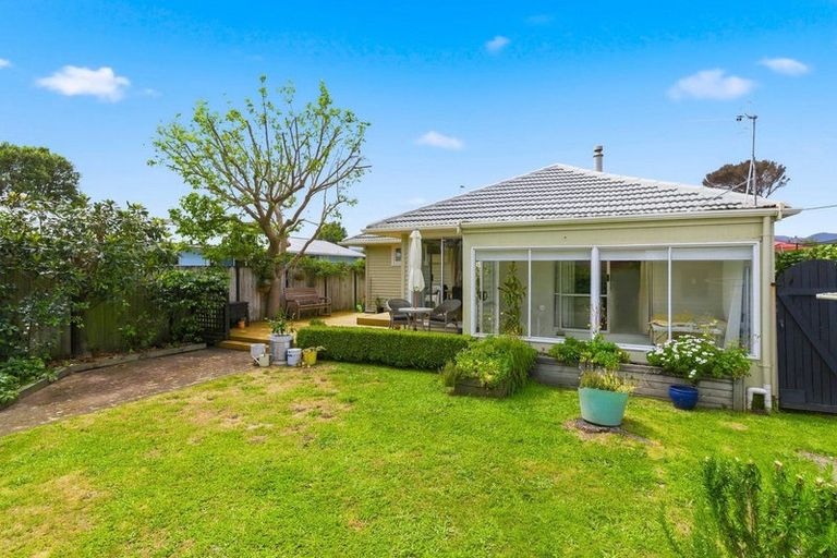 Photo of property in 17 Walton Road, Paraparaumu Beach, Paraparaumu, 5032