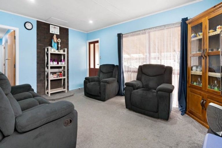 Photo of property in 2 Mcnaughton Avenue, Mangere East, Auckland, 2024