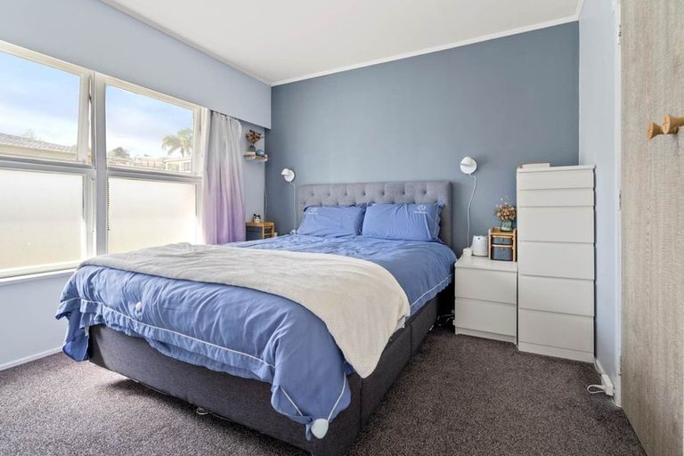 Photo of property in 1/40 Cheval Drive, Totara Vale, Auckland, 0629