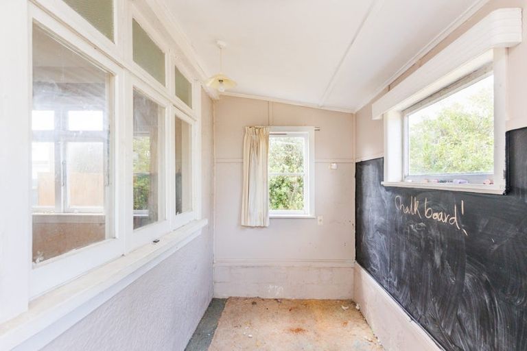 Photo of property in 19 Beach Street, Tangimoana, 4822