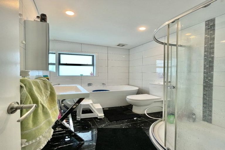 Photo of property in 357 Main Road, Tawa, Wellington, 5028