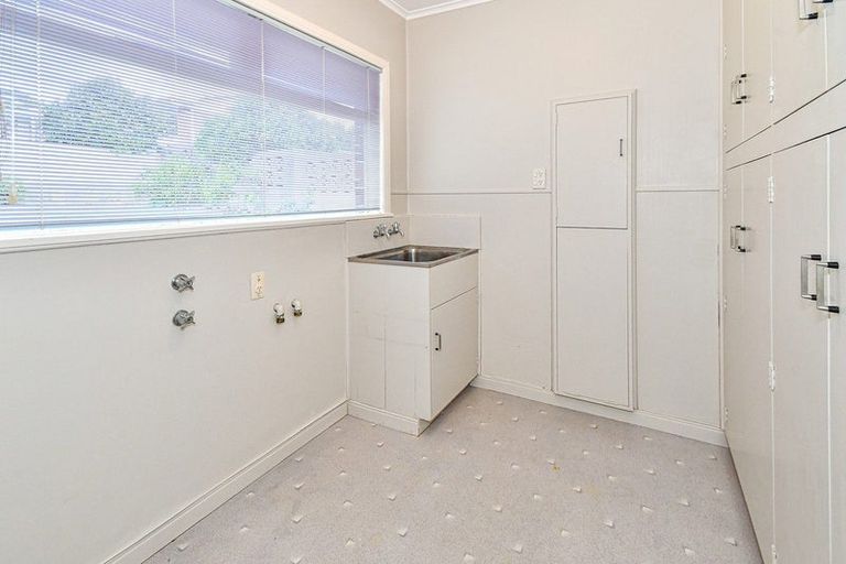 Photo of property in 3 Frank Place, Hillpark, Auckland, 2102