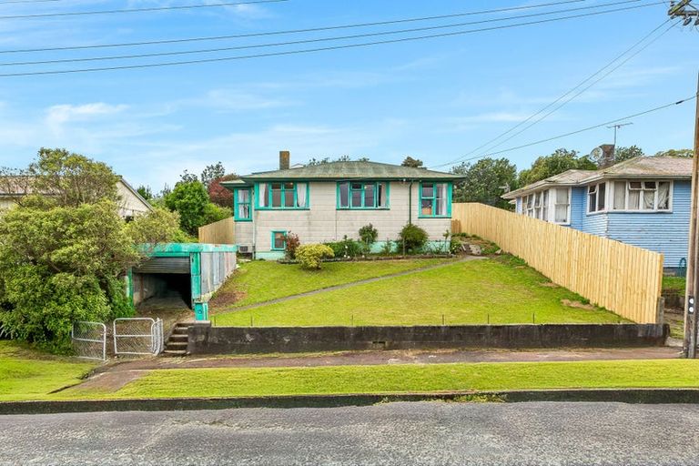 Photo of property in 15 Northumberland Street, Cannons Creek, Porirua, 5024