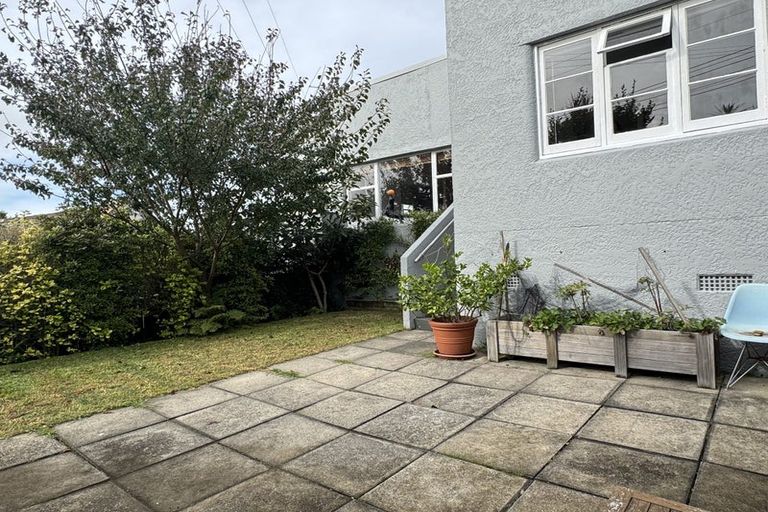 Photo of property in 1/2 Riverview Road, New Lynn, Auckland, 0600