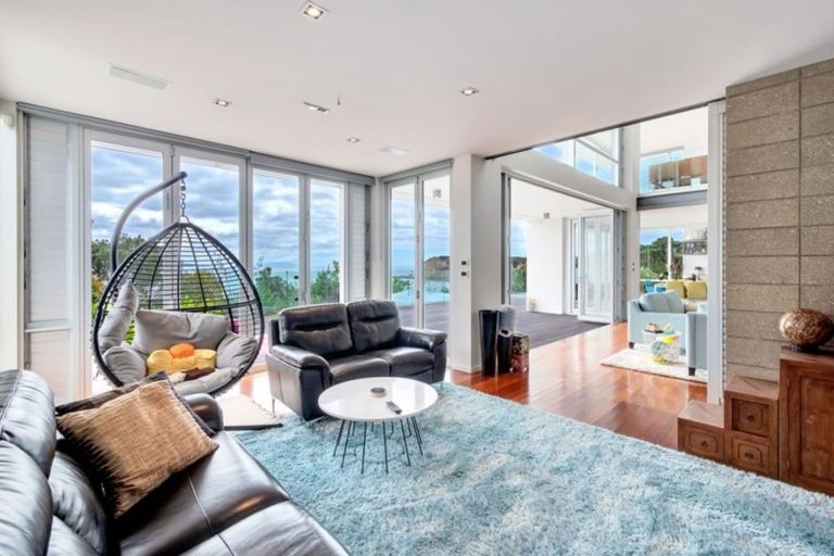 Photo of property in 1462 Whangaparaoa Road, Army Bay, Whangaparaoa, 0930