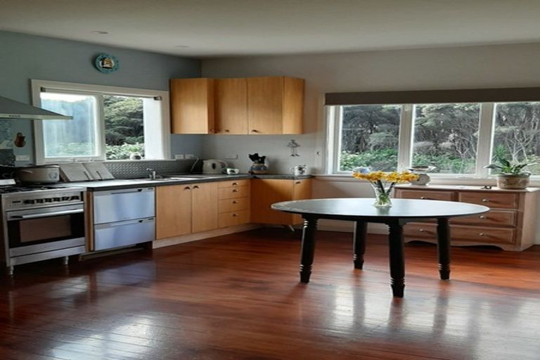 Photo of property in 32 Taiapa Road, Muriwai, Waimauku, 0881