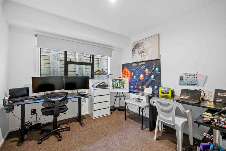 Photo of property in 18 Keri Vista Rise, Papakura, 2110