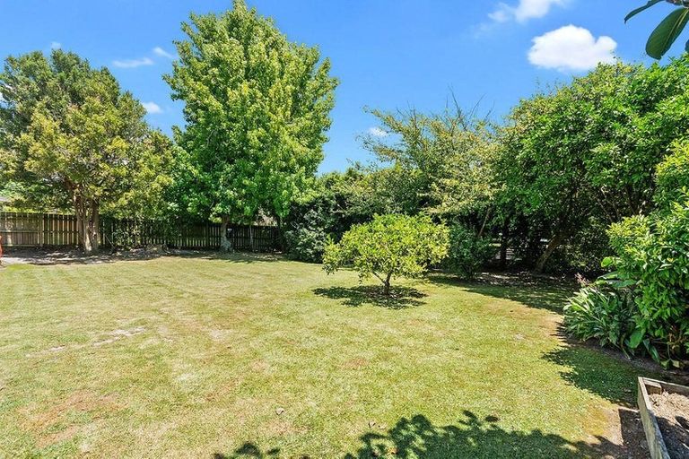 Photo of property in 106 Te Atatu Road, Te Atatu South, Auckland, 0610