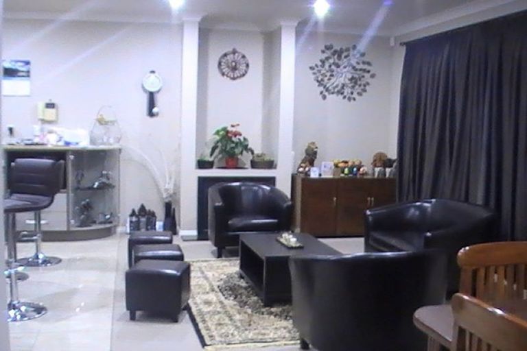 Photo of property in 28 Kaseng Place, East Tamaki Heights, Auckland, 2016