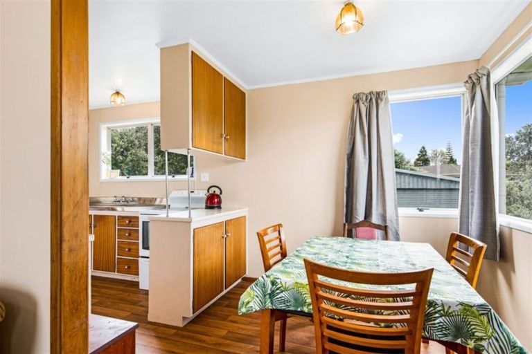 Photo of property in 6 Cherry Tree Place, Massey, Auckland, 0614