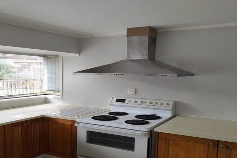 Photo of property in 2/66 Aberfeldy Avenue, Highland Park, Auckland, 2010