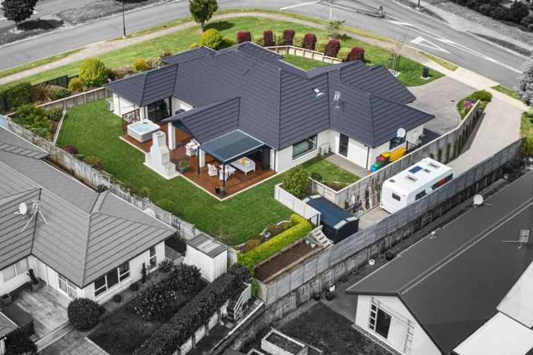 Photo of property in 2 Olive Close, Omokoroa, 3114