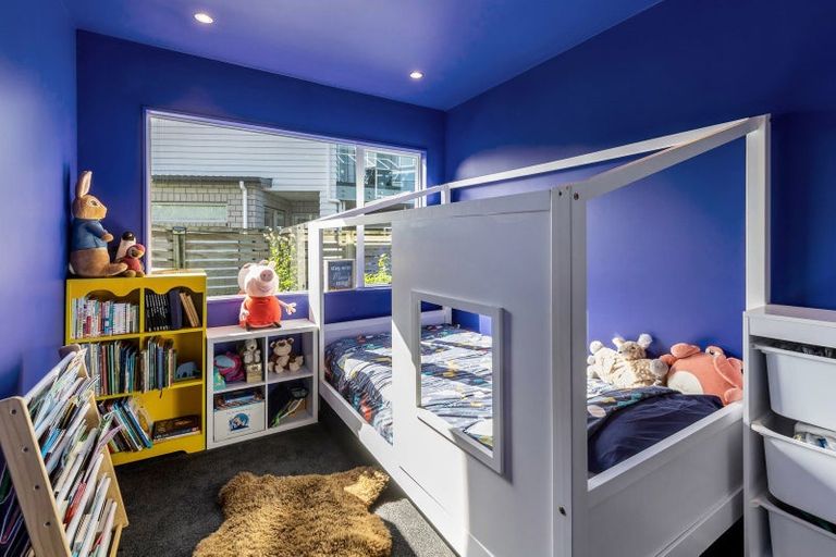 Photo of property in 2/81 Sylvan Avenue, Northcote, Auckland, 0627