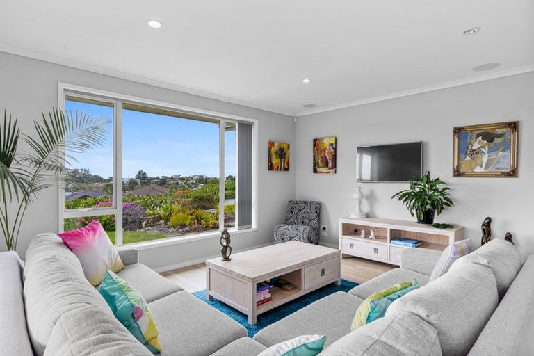 Photo of property in 15 Seaview Crescent, Hatfields Beach, Orewa, 0931